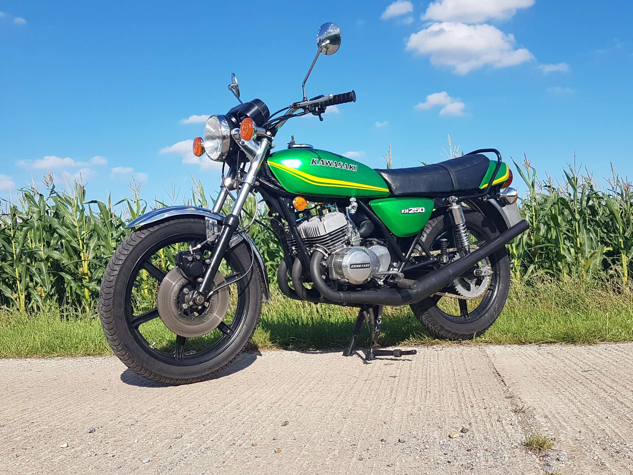 Kawasaki KH250 Freshly finished “project” of ours. Very nice! 1978
