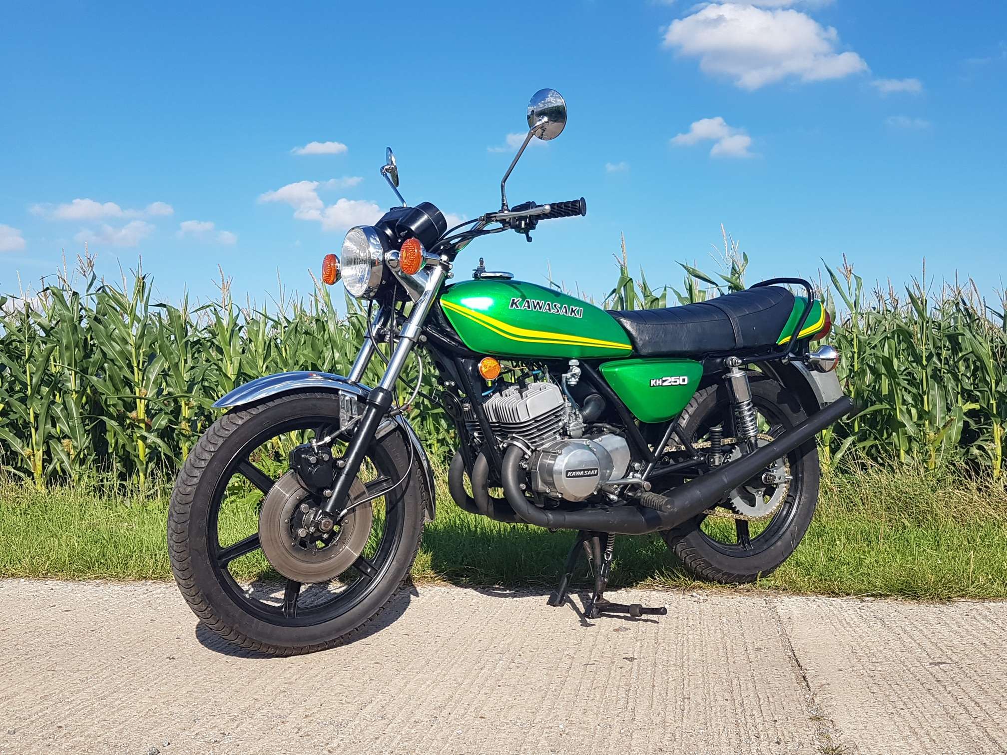 Kawasaki KH250 Freshly finished “project” of ours. Very nice! 1978 - Image 5