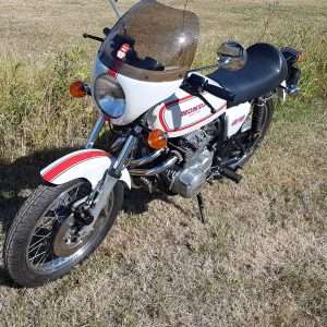 Alternative view of Honda CB400F HRC Homage "Special"