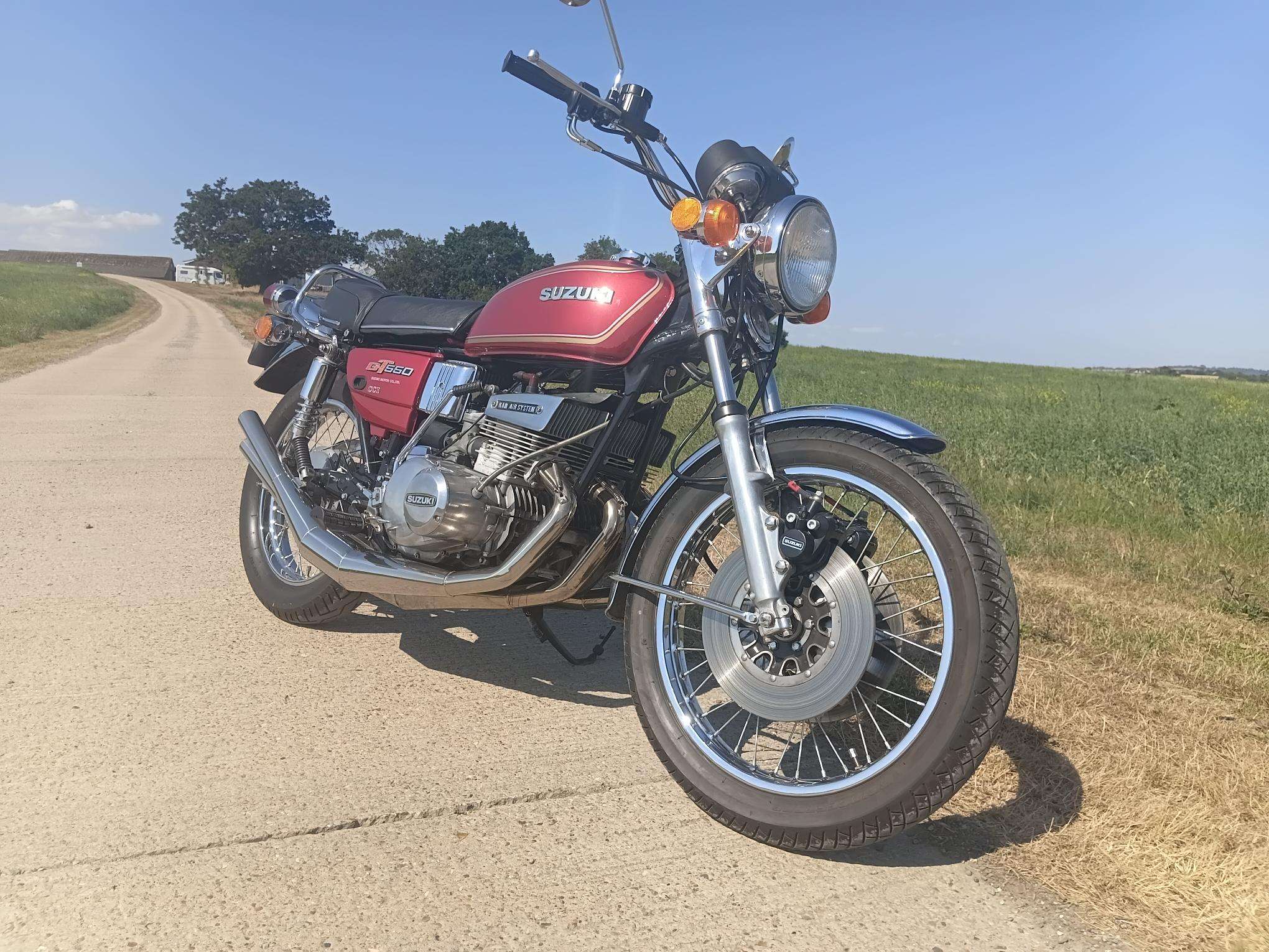 Suzuki GT550 1976 "Superb"!