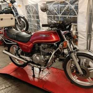 Alternative view of Honda CB400N priced to clear.